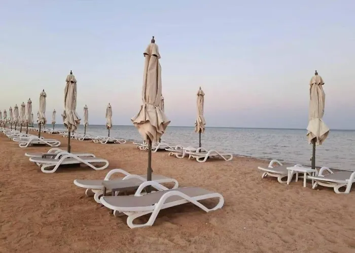 Daire Luxurious Sea View 2 Bedroom & Private Garden To The Pool At Mangroovy