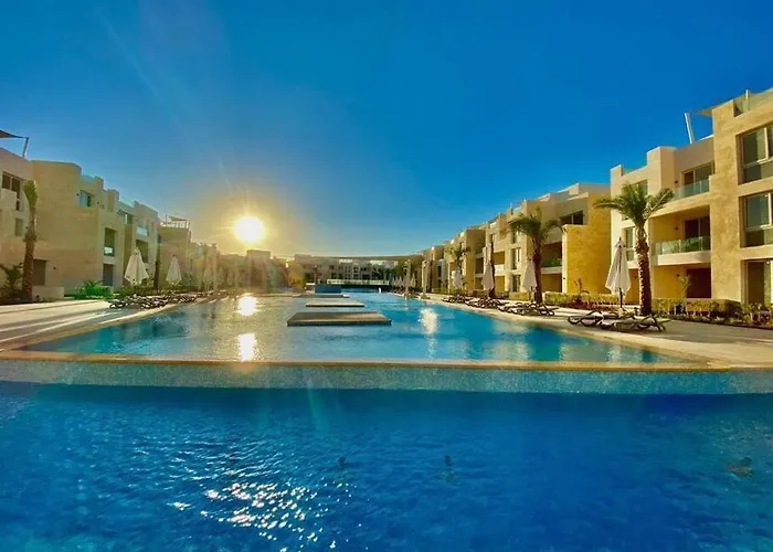 Daire Luxurious Sea View 2 Bedroom & Private Garden To The Pool At Mangroovy Hurgada