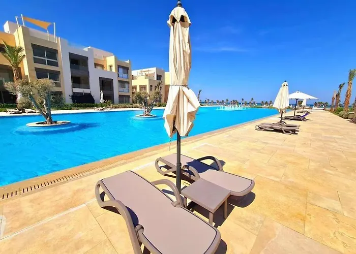 Daire Luxurious Sea View 2 Bedroom & Private Garden To The Pool At Mangroovy *